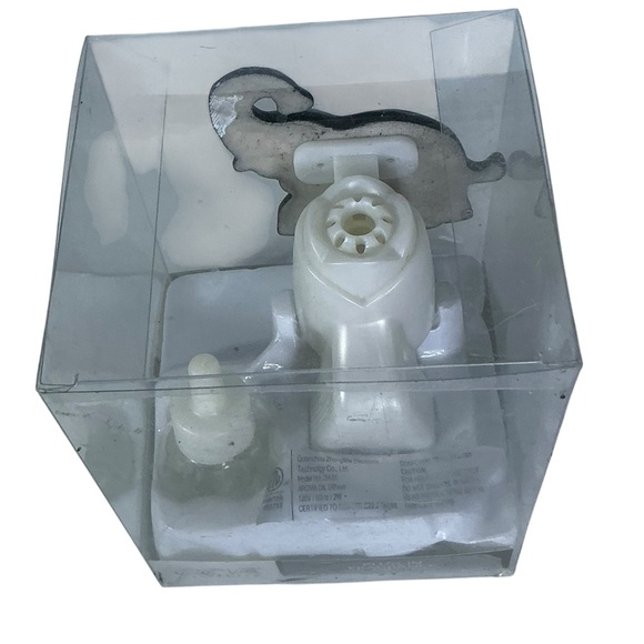 Bella Villa Living Elephant Fragrance Oil Diffuser Black and White - Picture 5 of 15